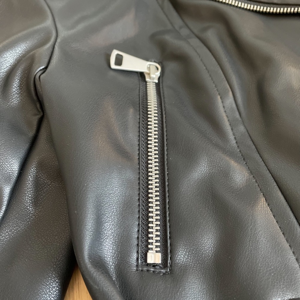 Black Leather Jacket With Belt - Express - image 5